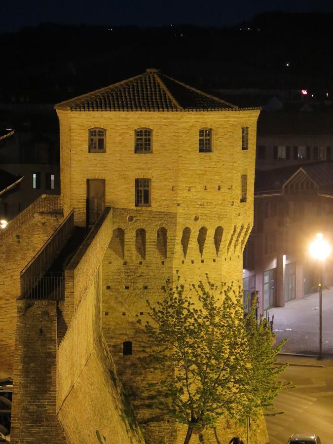 Bed and Breakfast Il Torrione Єзі Екстер'єр фото