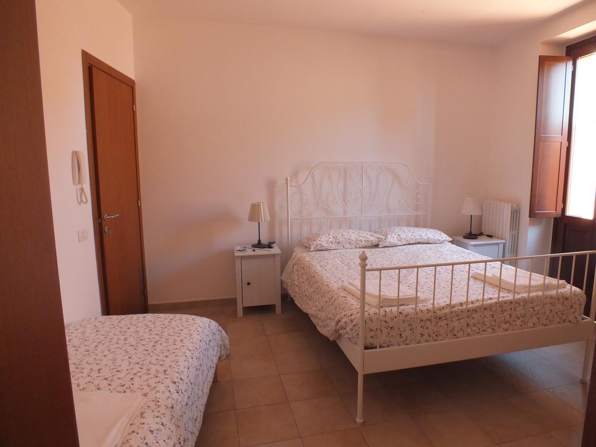 Bed and Breakfast Il Torrione Єзі Екстер'єр фото